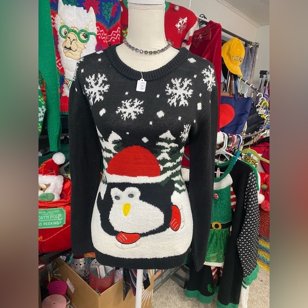 MERRY CHRISTMAS SWEATER - Sz.L skating penguin sweater with wiggle eyes